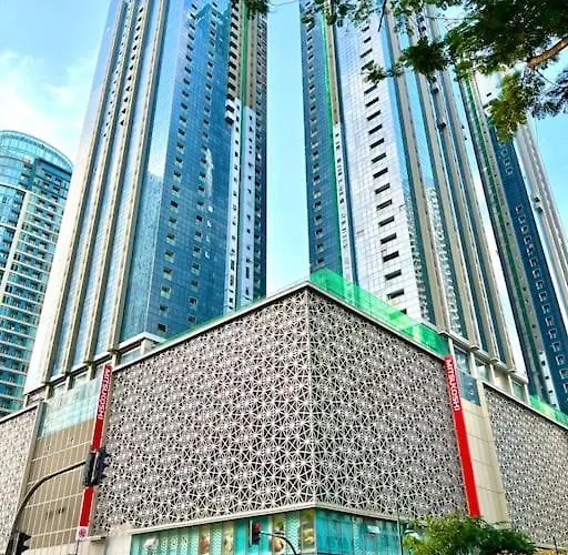 Cozy 2 Bedrooms In Bgc With Balcony Bathtub 600mbps Манила
