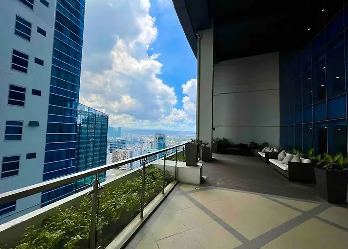 Cozy 2 Bedrooms In Bgc With Balcony Bathtub 600mbps 마닐라