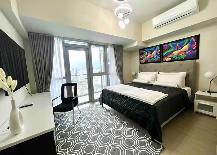 Cozy 2 Bedrooms In Bgc With Balcony Bathtub 600mbps Манила
