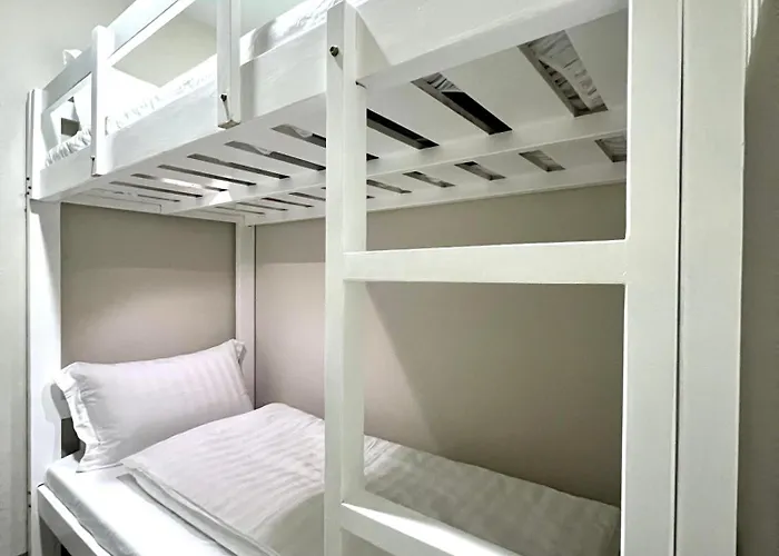 Cozy 2 Bedrooms In Bgc With Balcony Bathtub 600mbps Манила