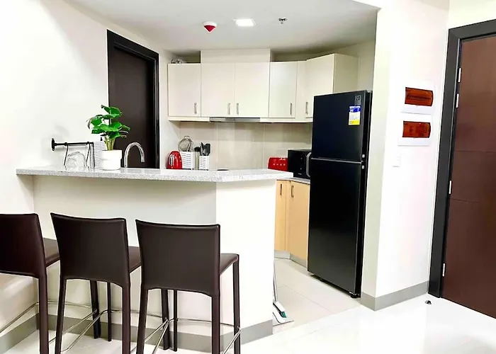 Cozy 2 Bedrooms In Bgc With Balcony Bathtub 600mbps Манила